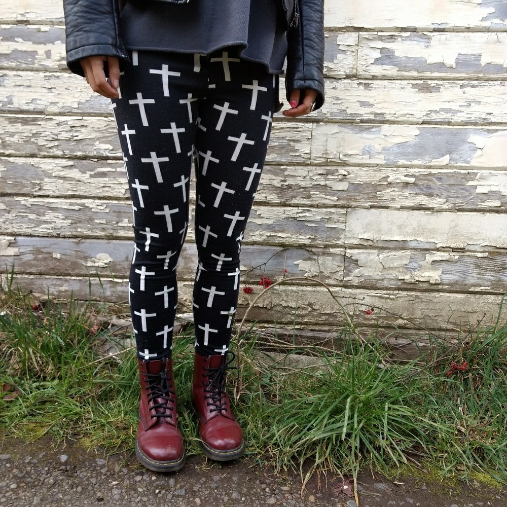 Cross pattern leggings
